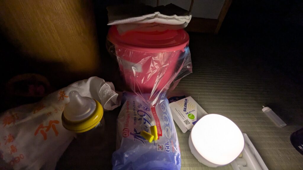 寝るときに枕元に置いてたグッズ一式