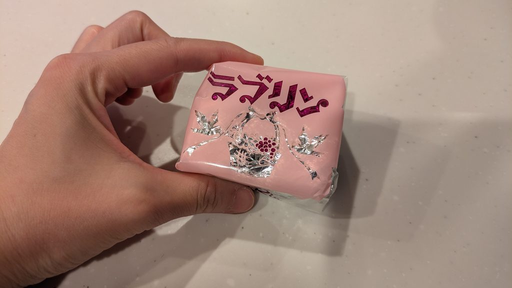 愛媛県今治市で親しまれているラム酒が香る人気の洋菓子「ラブリン」