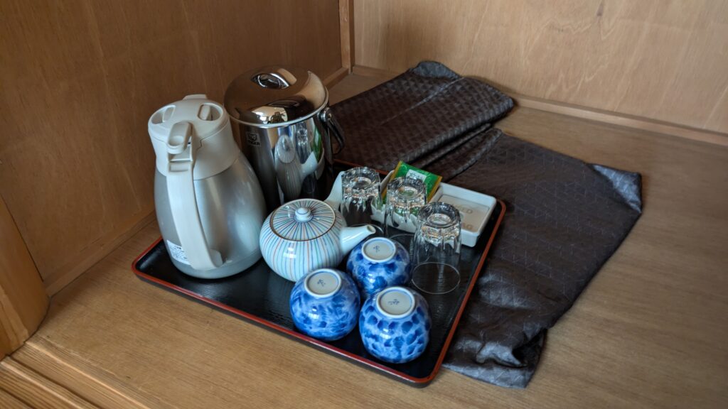 ホテル菊水今治の和室の備品